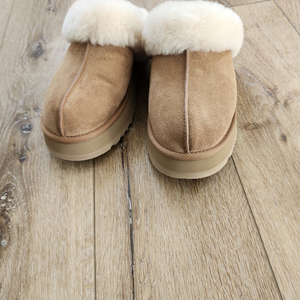 Brand New Never Worn UGG Disquette Women Slippers Size 12